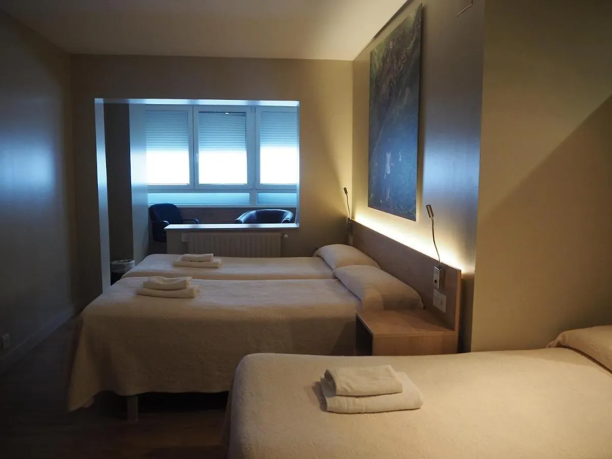 Pension Acella Pamplona Guest house