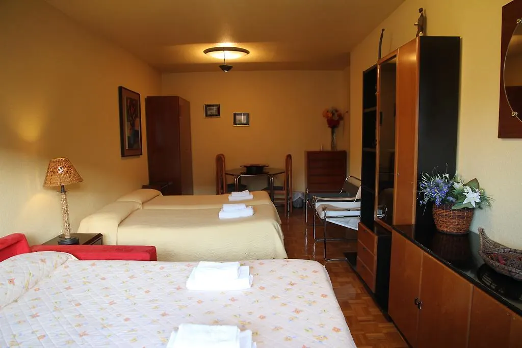 Pension Acella Pamplona Guest house